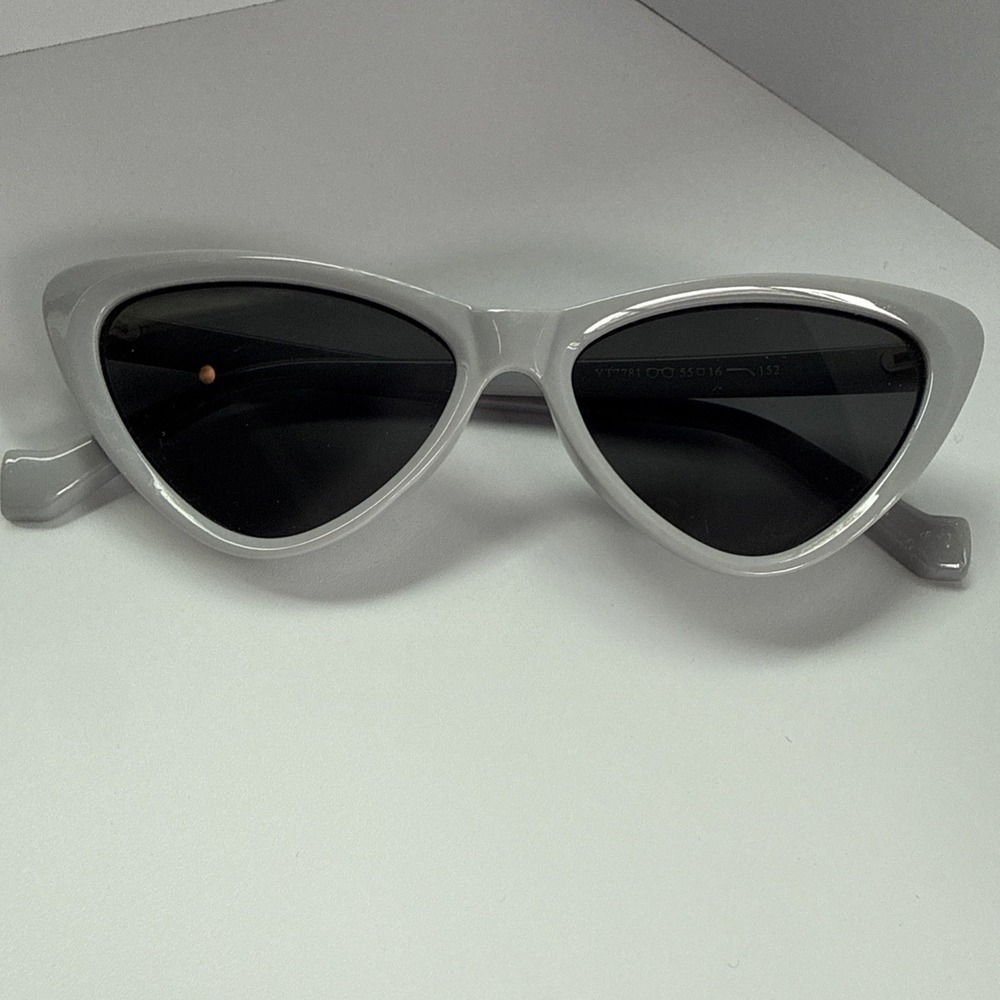 Vintage Retro Authentic Polarized Gray Cat Eye Sunglasses Y2K Limited Supply